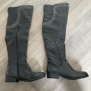 Woman’s size 7 black boots